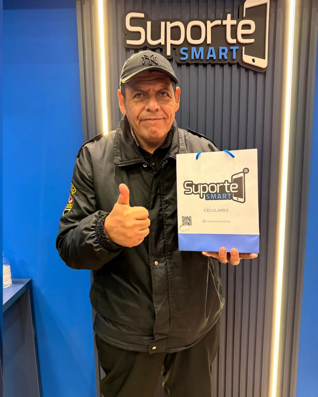 Cliente mostrando sua compra na Suporte Smart