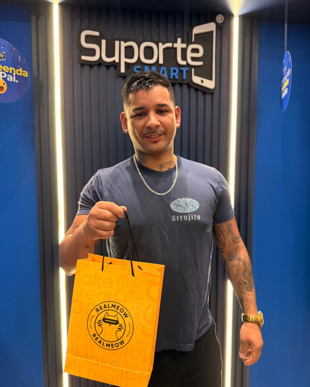 Cliente mostrando sua compra na Suporte Smart